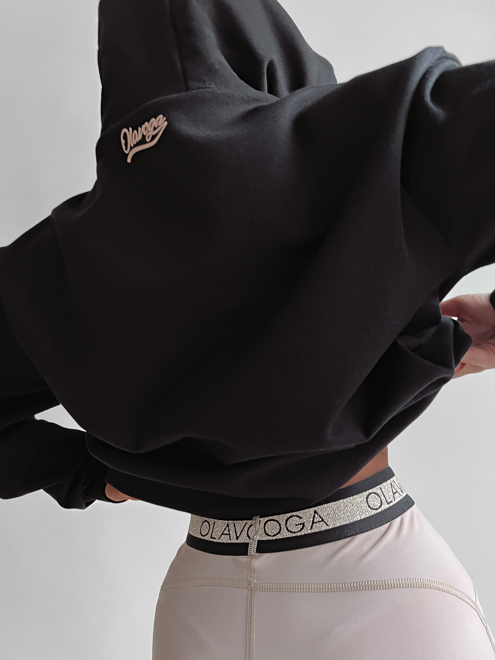 Bluza z kapturem INGA OLAVOGA czarna Bluza z kapturem INGA OLAVOGA czarna