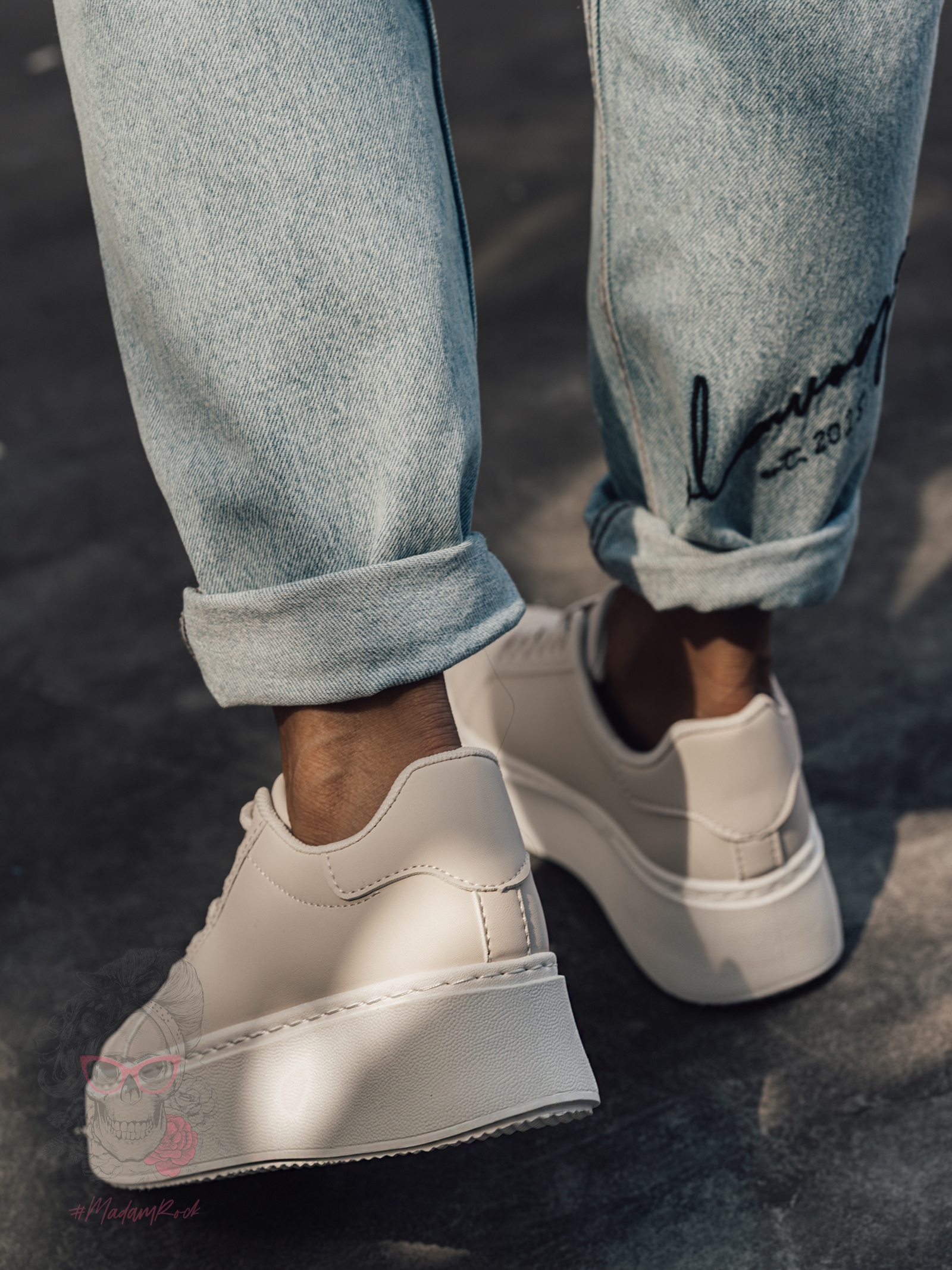 Buty sportowe na platformie Madam Goue beżowe