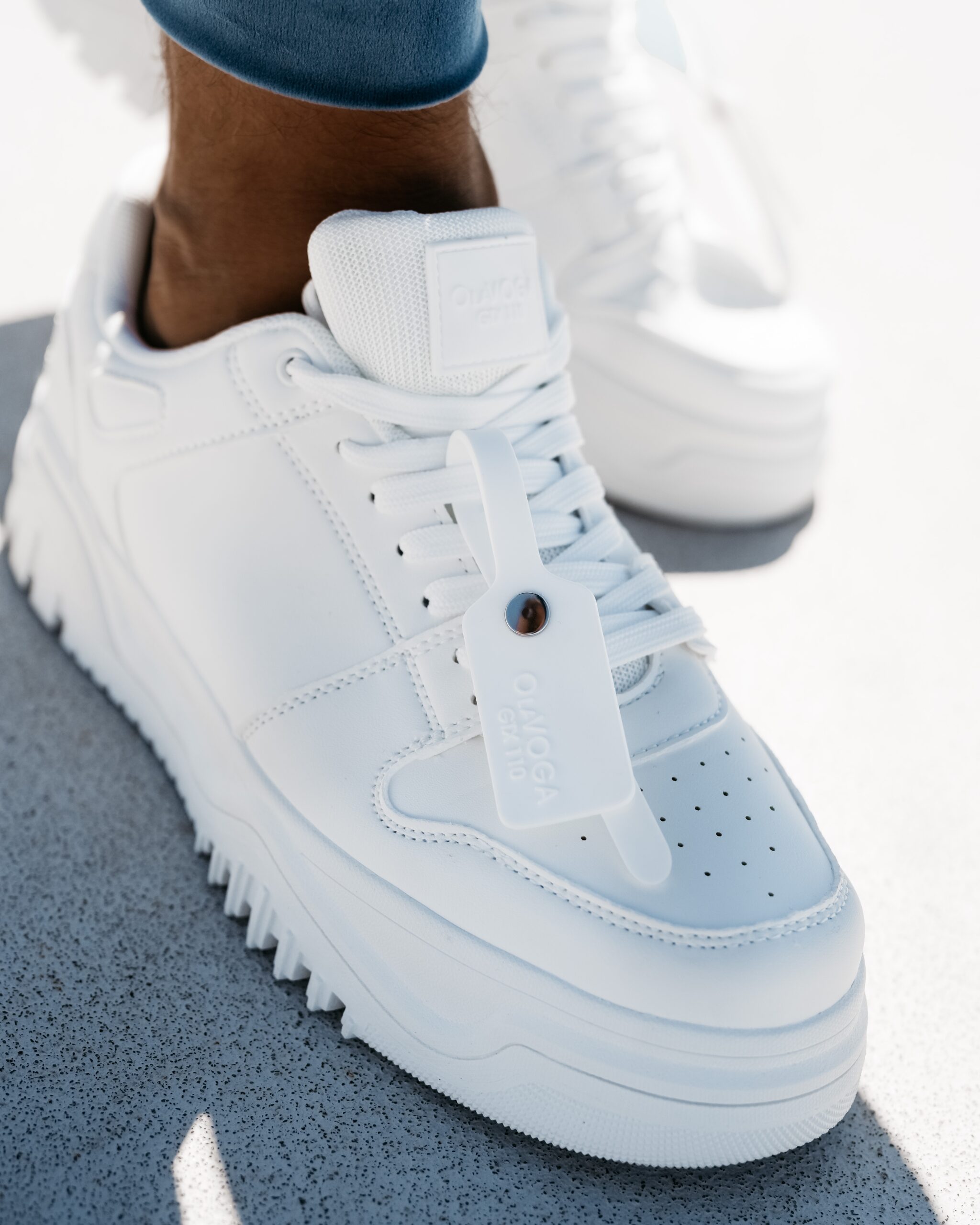 Buty sportowe sneakersy męskie GTX OLAVOGA białe