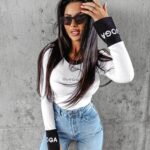 Bluzka damska dopasowana UNDERLINE OLAVOGA biała