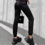 Spodnie dresowe z myszką Mickey SUPERION OLAVOGA czarne