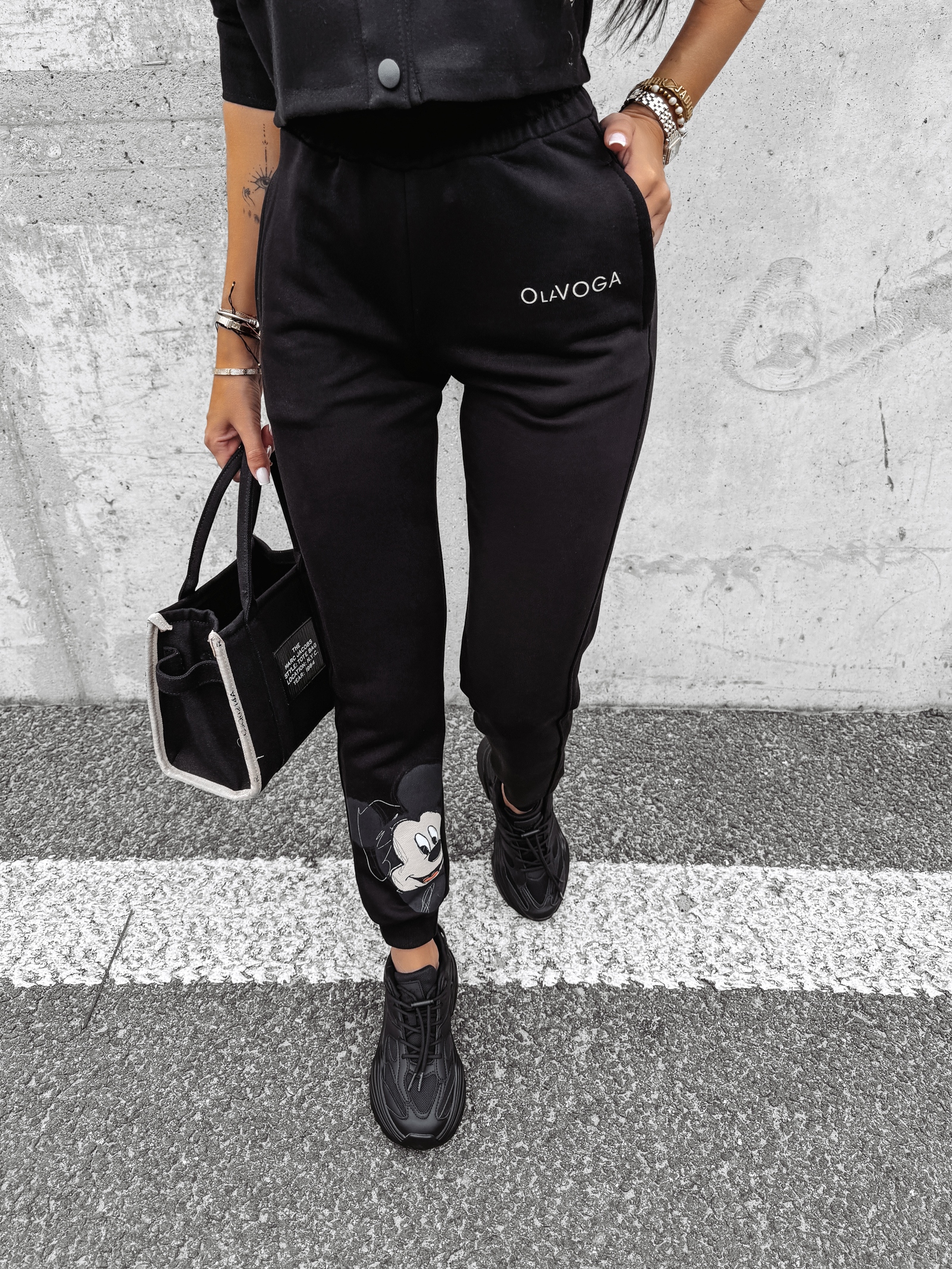 Spodnie dresowe z myszką Mickey SUPERION OLAVOGA czarne Spodnie dresowe z myszką Mickey SUPERION OLAVOGA czarne