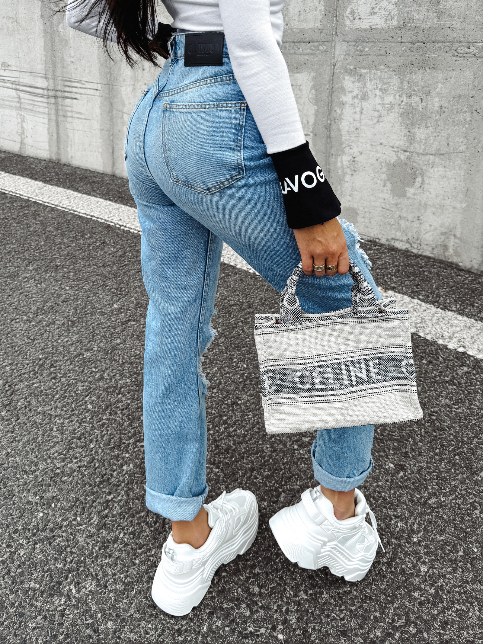 Spodnie mom jens z dziurami HORIZON OLAVOGA jasnoniebieskie