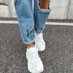 Spodnie mom jens z dziurami HORIZON OLAVOGA jasnoniebieskie