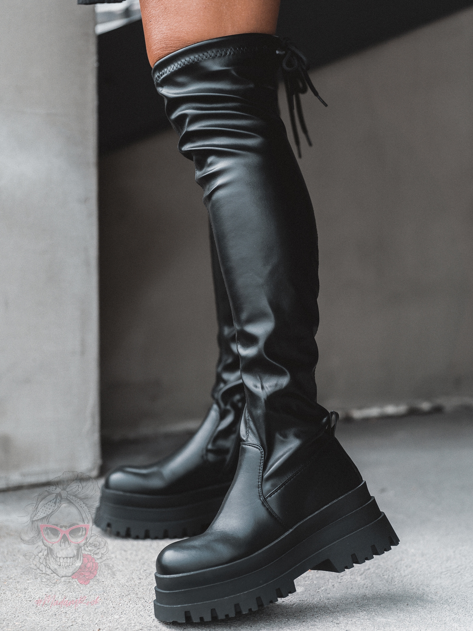 Kozaki matowe na grubej podeszwie Rock Suro czarne