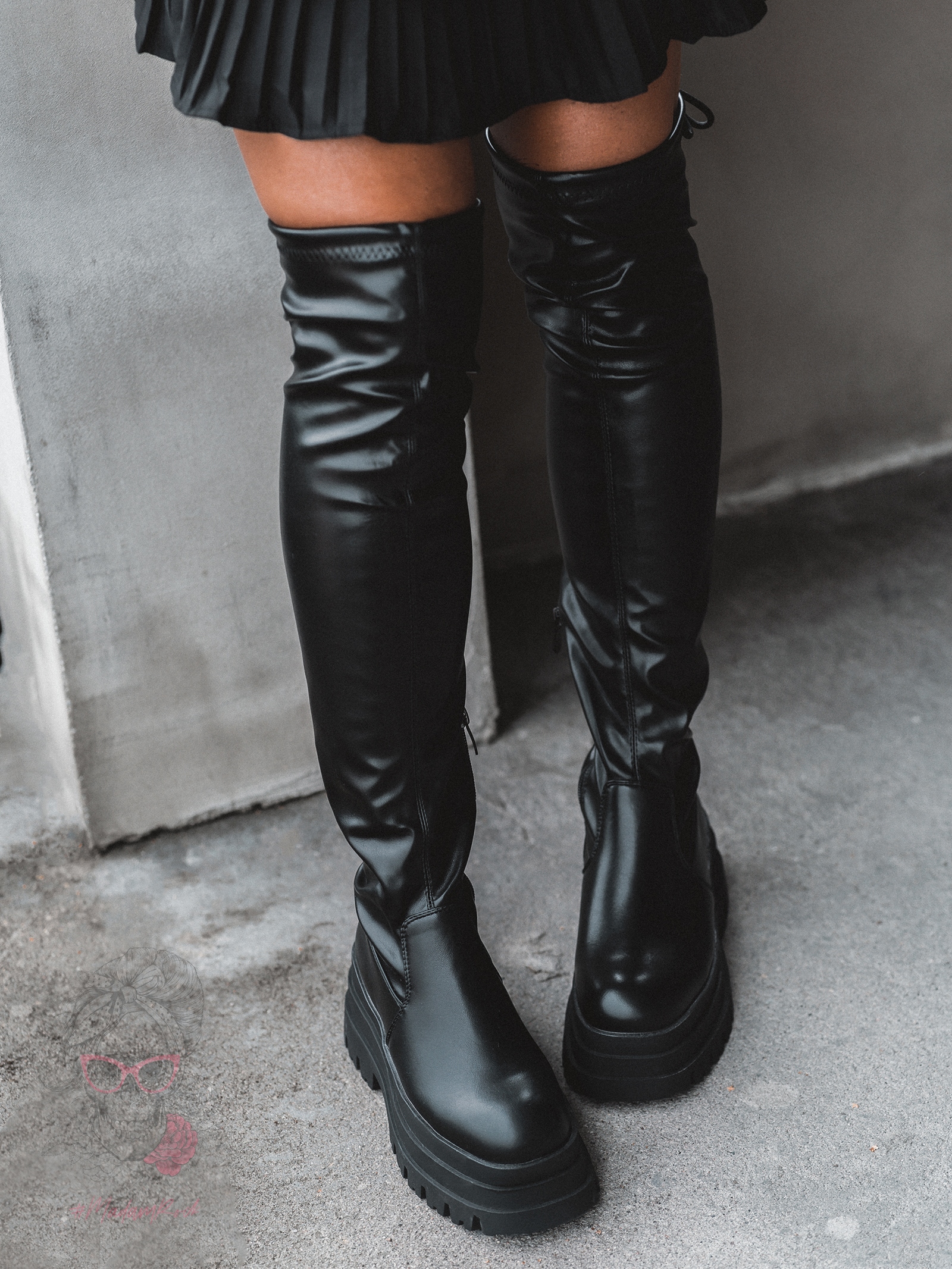 Kozaki matowe na grubej podeszwie Rock Suro czarne