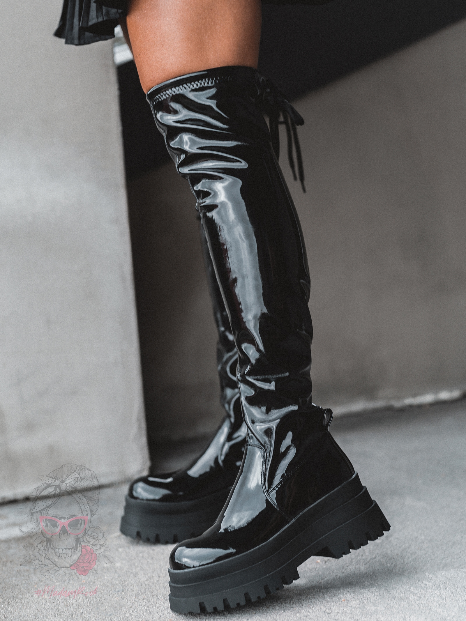 Kozaki lakierowane na grubej podeszwie Rock Suro czarne