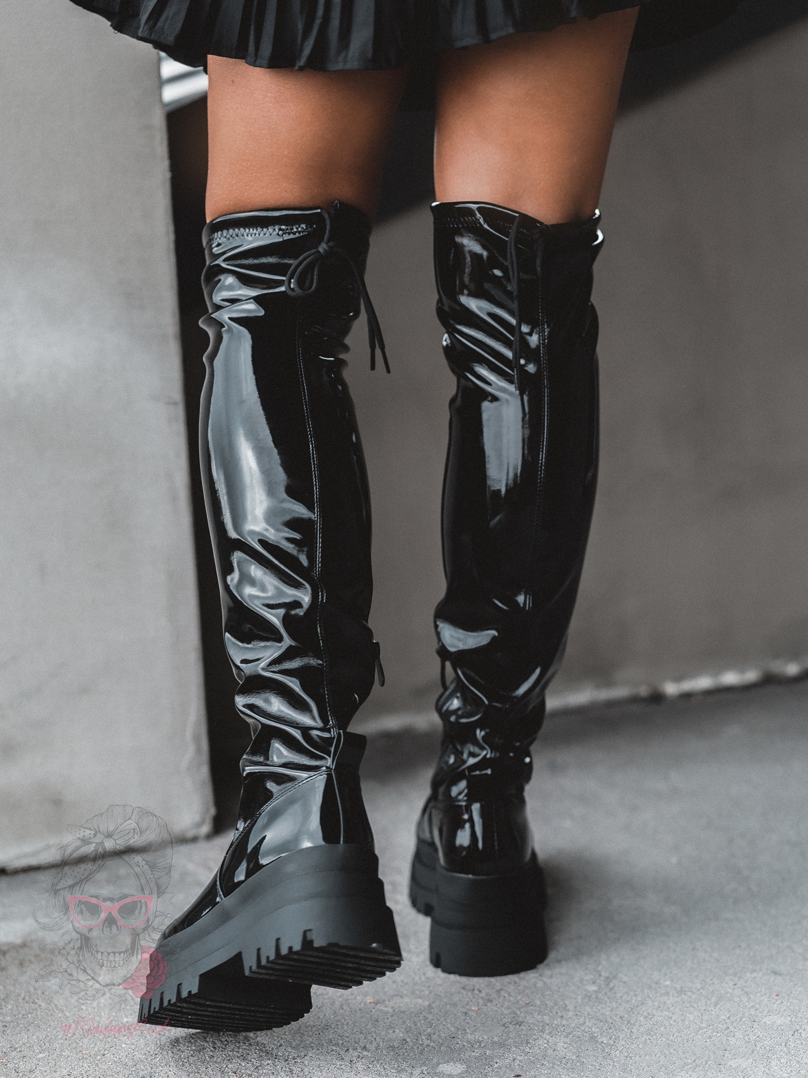 Kozaki lakierowane na grubej podeszwie Rock Suro czarne Kozaki lakierowane na grubej podeszwie Rock Suro czarne