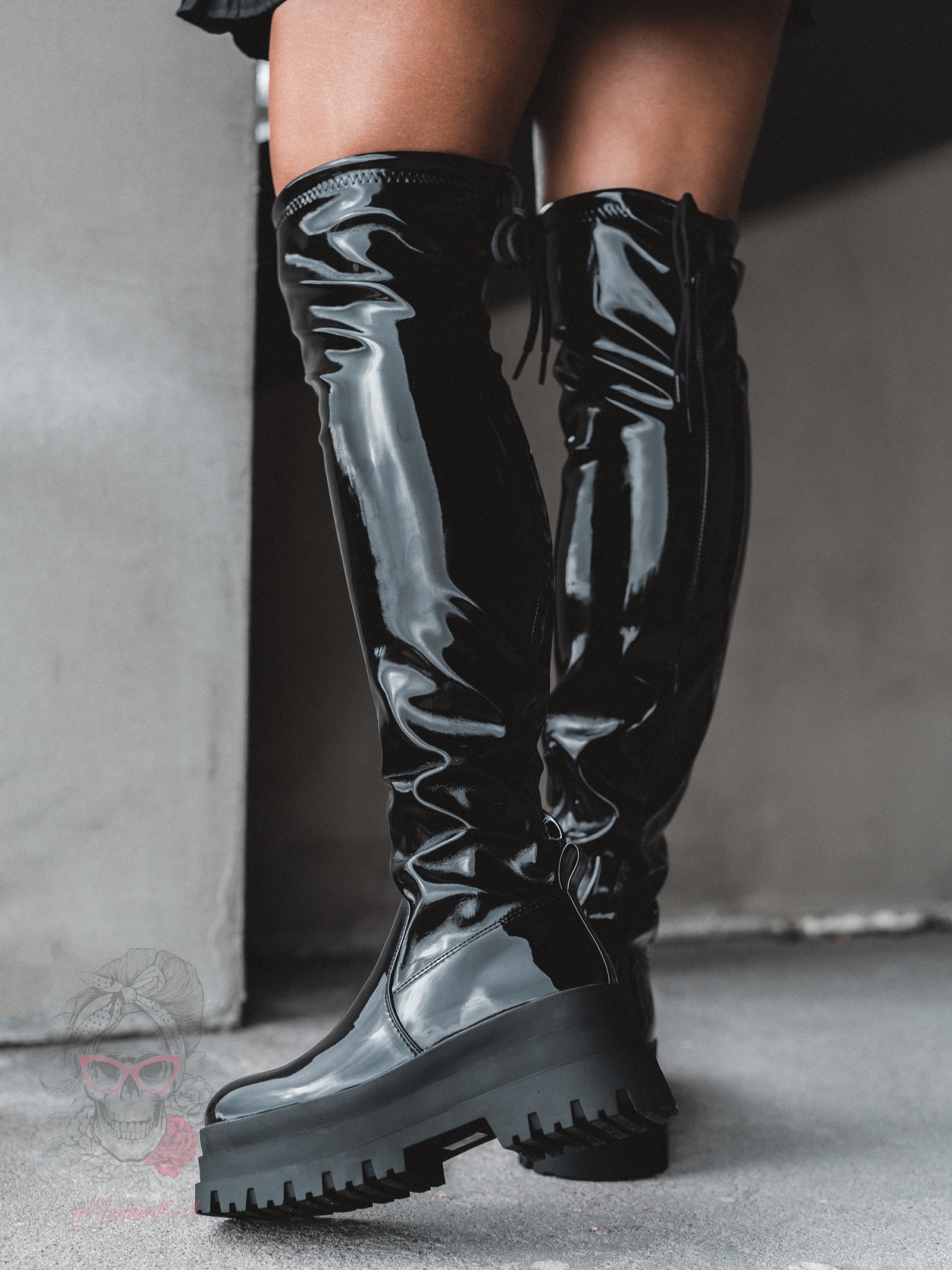 Kozaki lakierowane na grubej podeszwie Rock Suro czarne Kozaki lakierowane na grubej podeszwie Rock Suro czarne