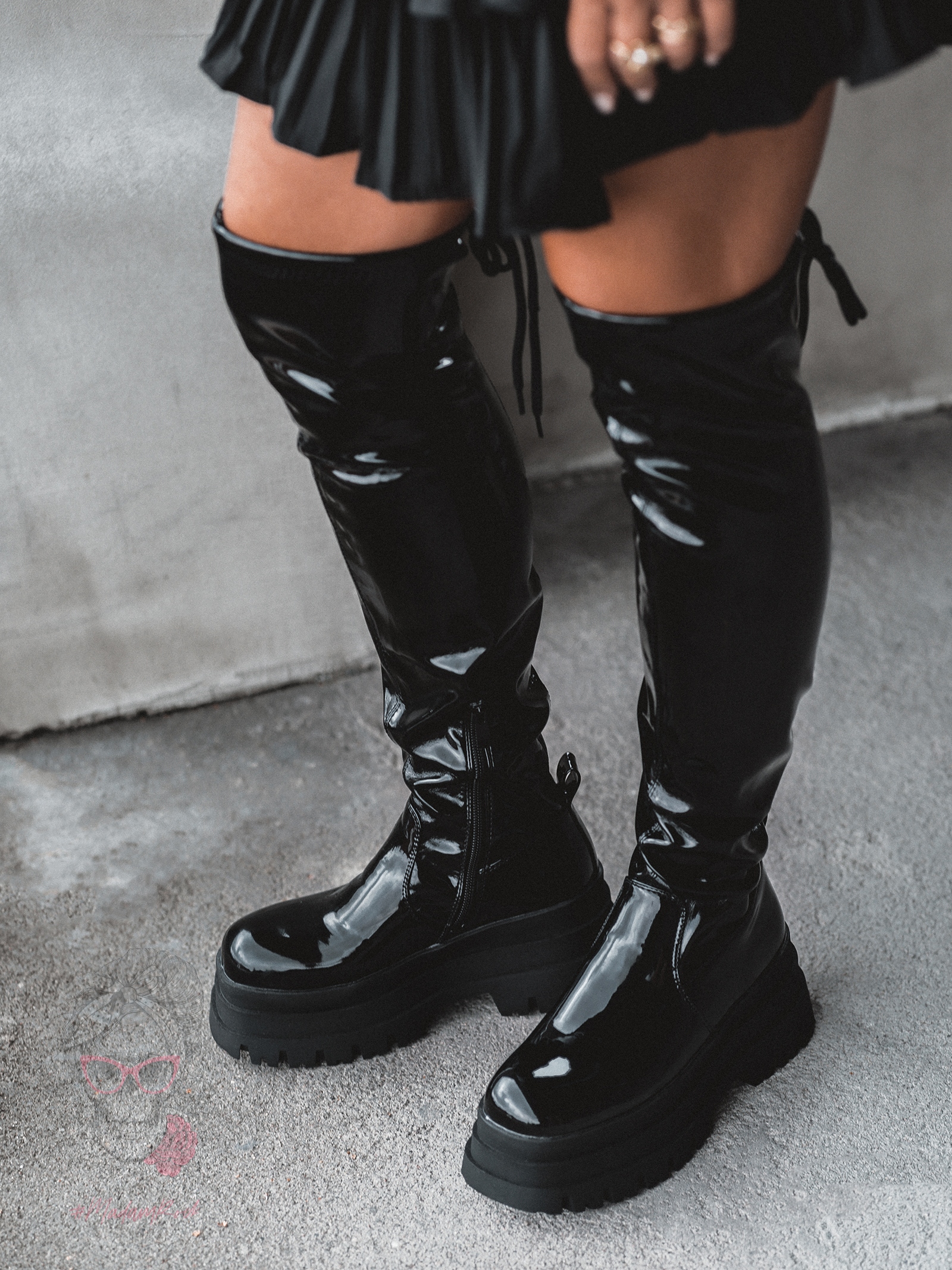 Kozaki lakierowane na grubej podeszwie Rock Suro czarne Kozaki lakierowane na grubej podeszwie Rock Suro czarne