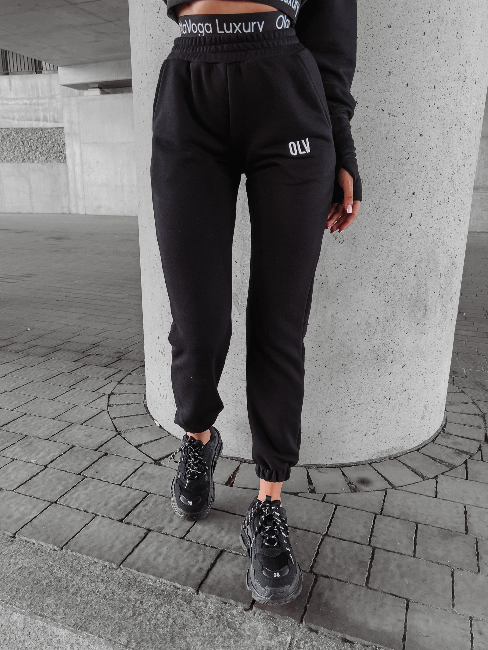 Spodnie damskie dresowe SORA OLAVOGA czarne Spodnie damskie dresowe SORA OLAVOGA czarne