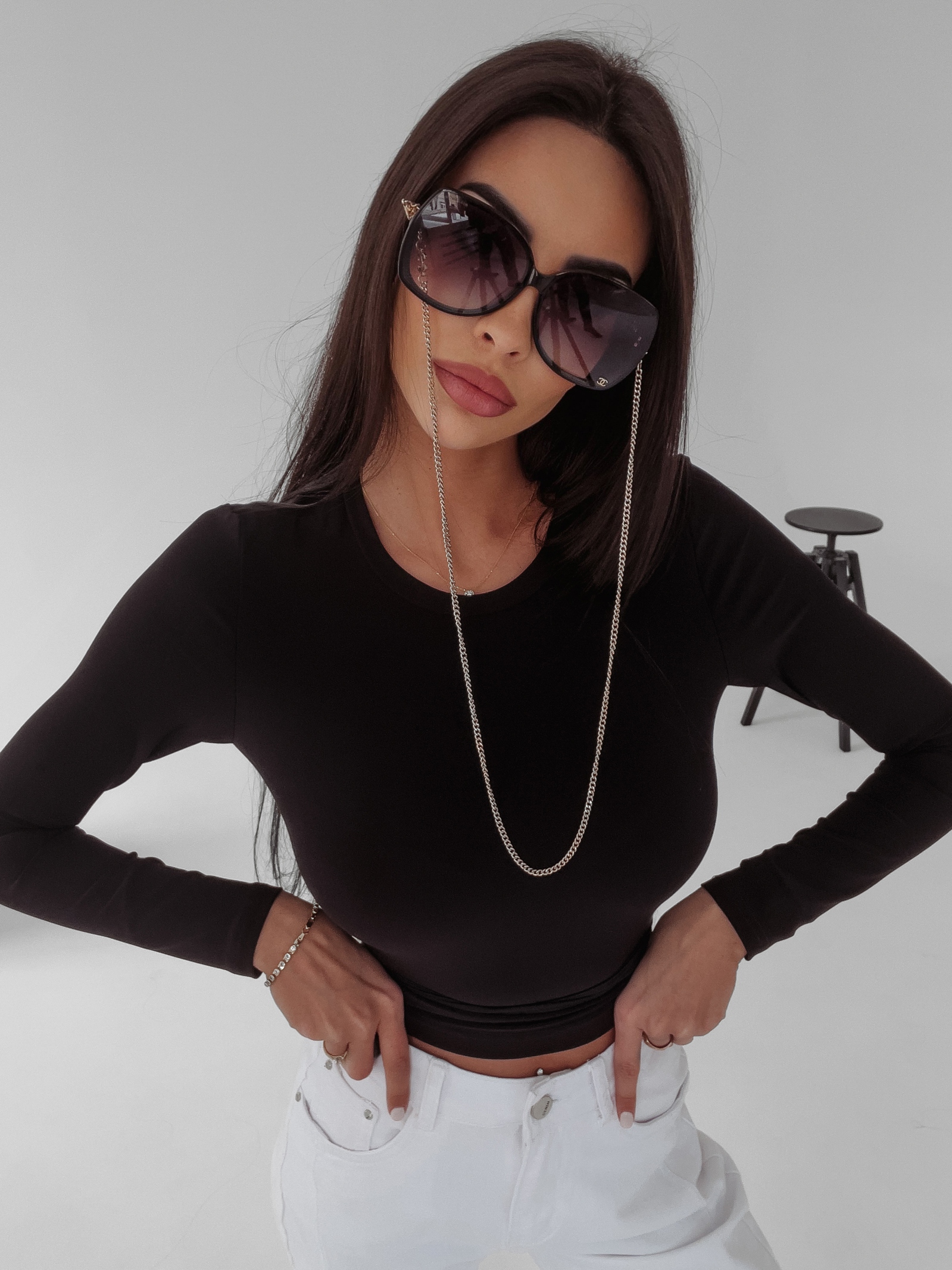 Bluzka z wiązaniem FRANCES OLAVOGA czarna Bluzka z wiązaniem FRANCES OLAVOGA czarna