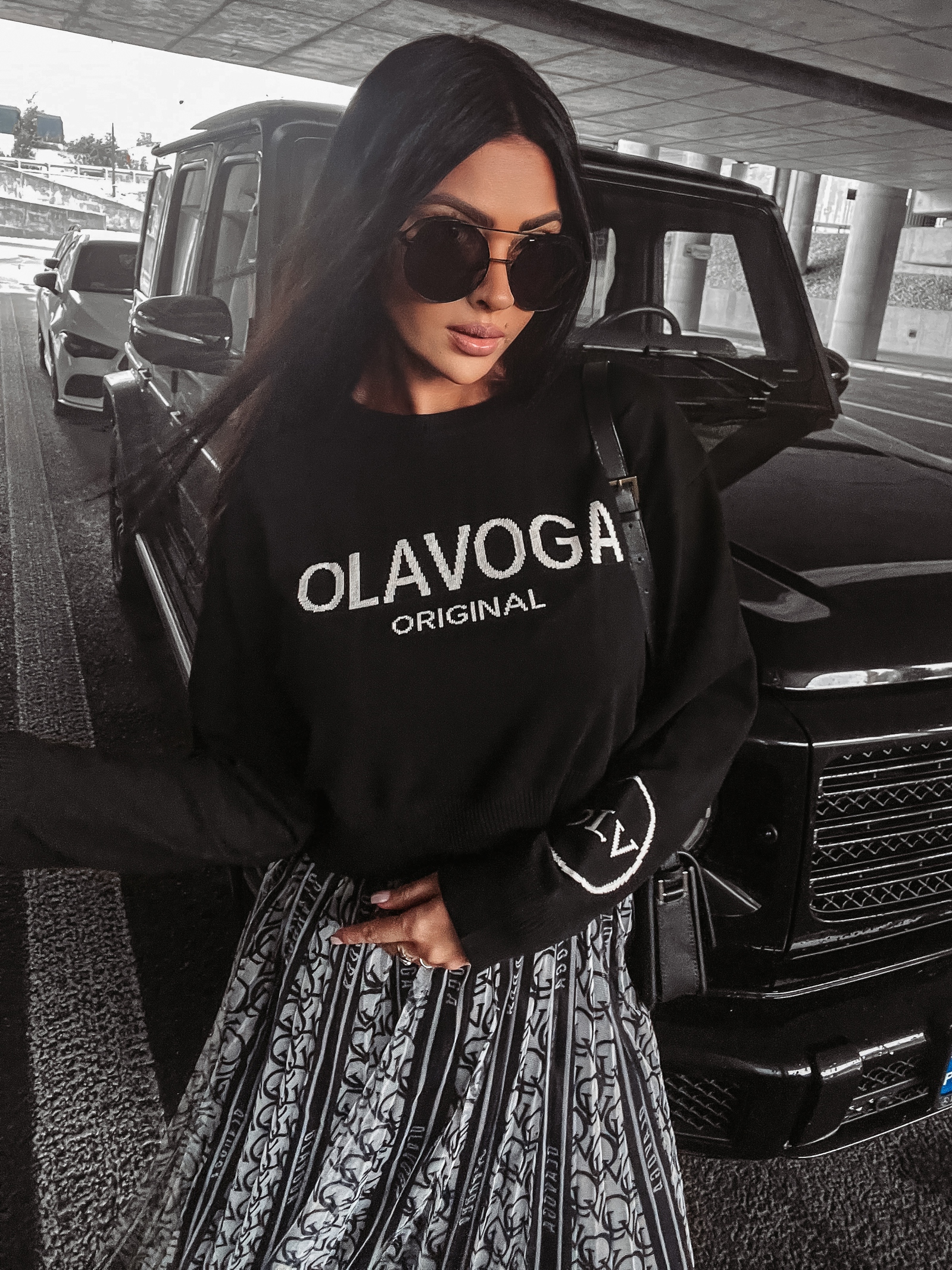 Sweter damski logowany KASUMI OLAVOGA czarny