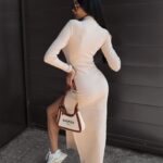 Sukienka dzianinowa z rozcięciami JEWEL OLAVOGA beżowa