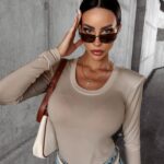 Bluzka dopasowana basic ADELL OLAVOGA beżowa