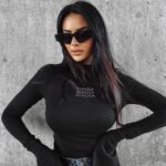 Bluzka basic dopasowana SELMA OLAVOGA czarna