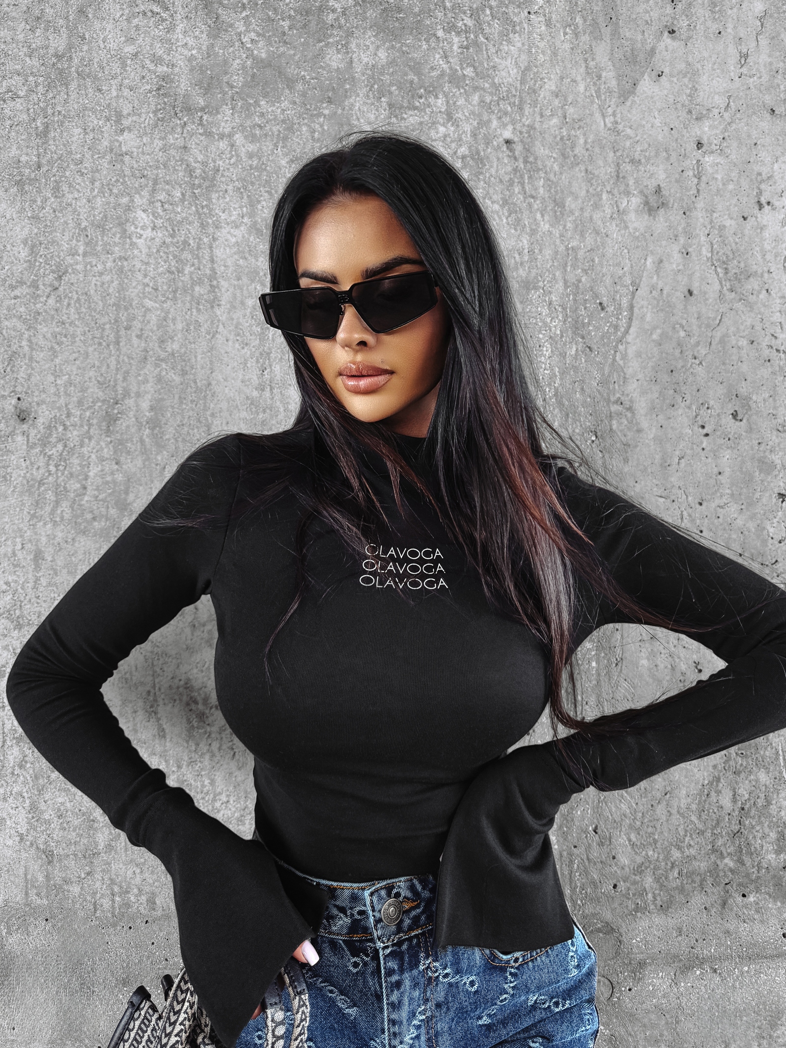 Bluzka basic dopasowana SELMA OLAVOGA czarna Bluzka basic dopasowana SELMA OLAVOGA czarna