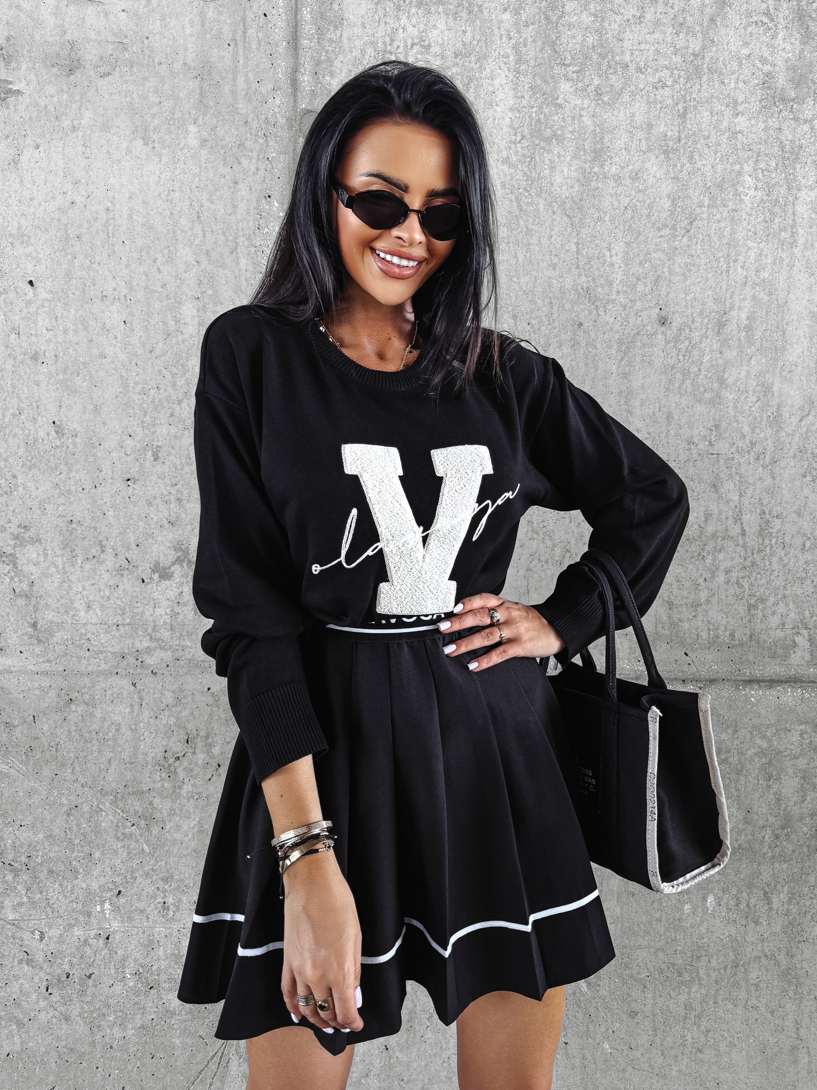 Sweter klasyczny VINDI OLAVOGA czarny