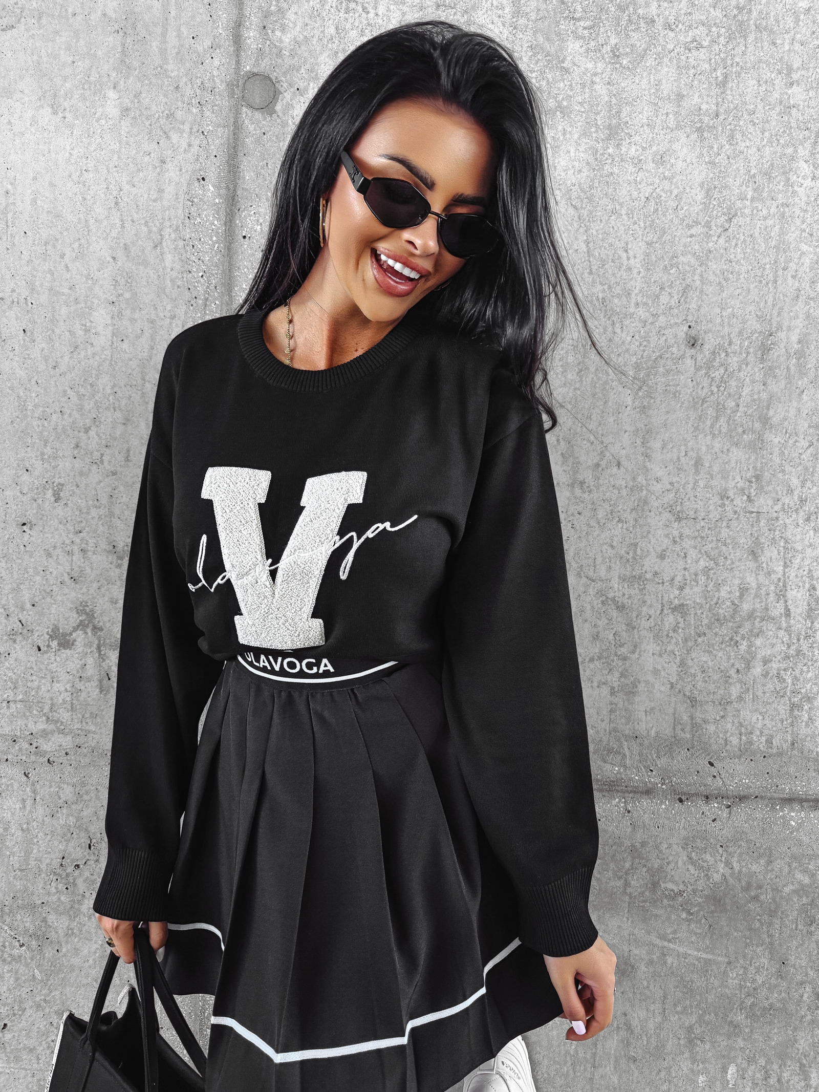 Sweter klasyczny VINDI OLAVOGA czarny