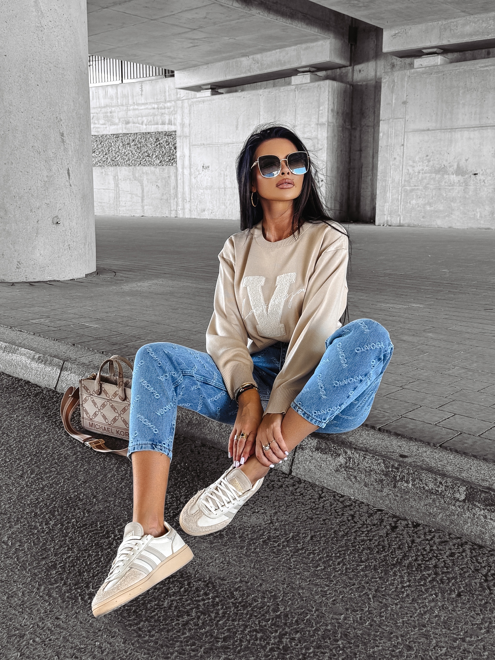 Sweter klasyczny VINDI OLAVOGA beżowy Sweter klasyczny VINDI OLAVOGA beżowy