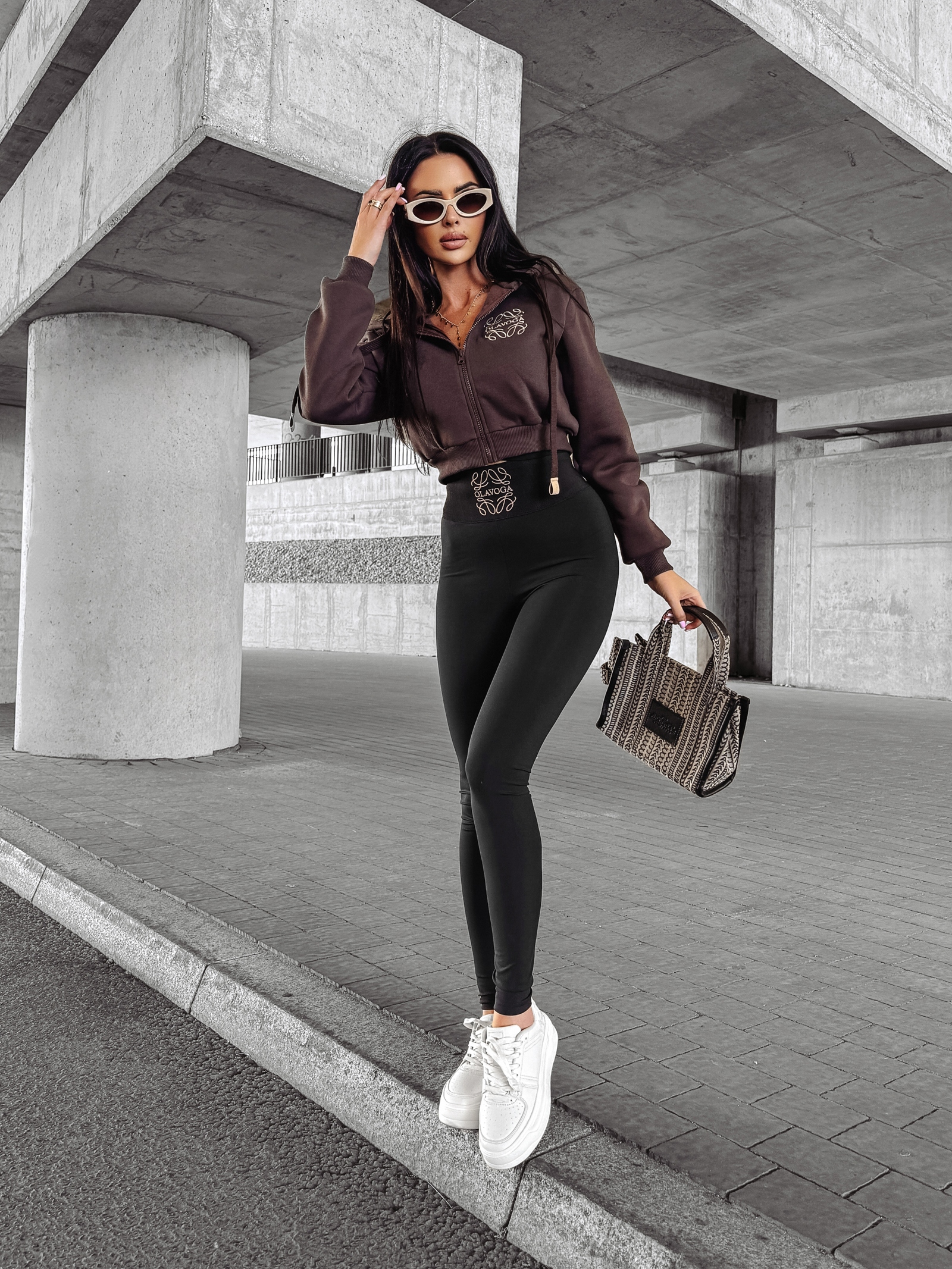 Bluza rozpinana z kapturem MAROON OLAVOGA brązowa Bluza rozpinana z kapturem MAROON OLAVOGA brązowa