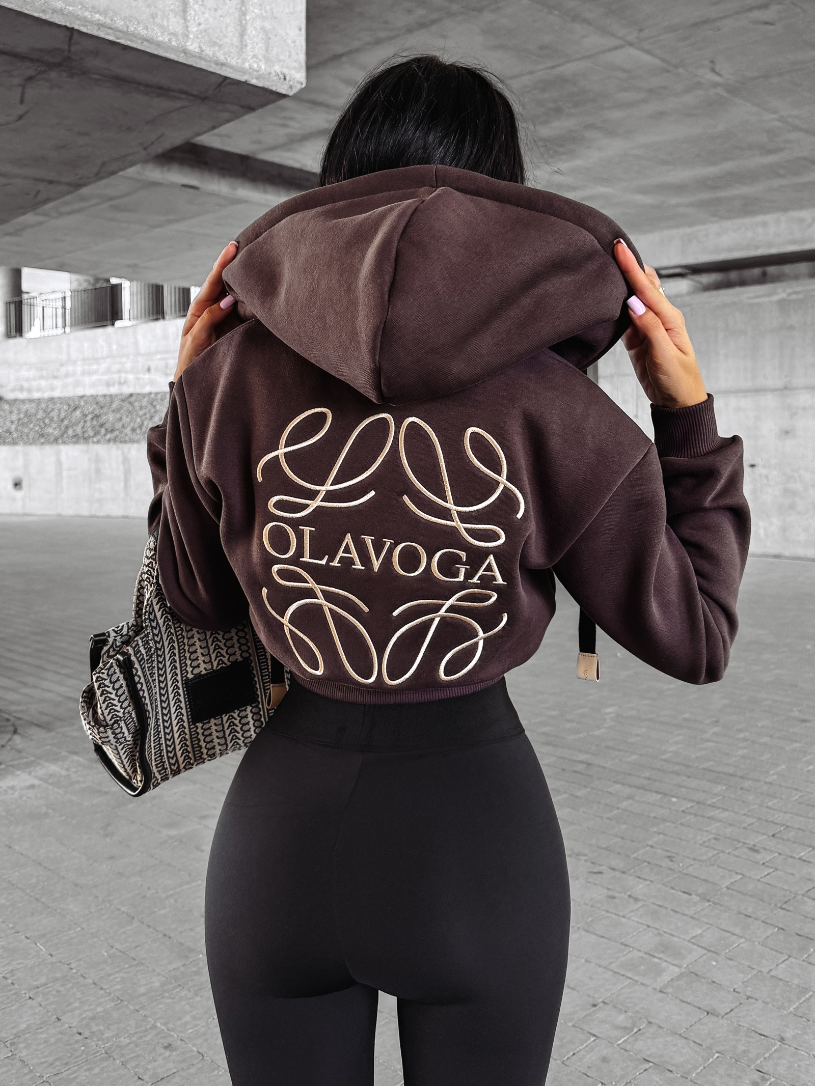 Bluza rozpinana z kapturem MAROON OLAVOGA brązowa Bluza rozpinana z kapturem MAROON OLAVOGA brązowa