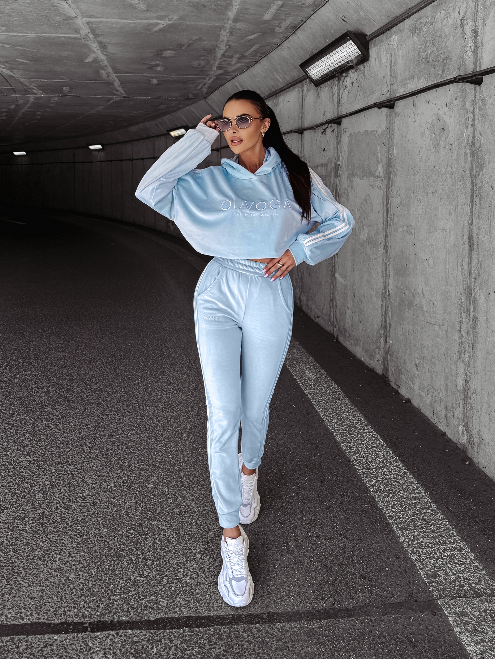 Dres damski welurowy HANDY OLAVOGA błękitny