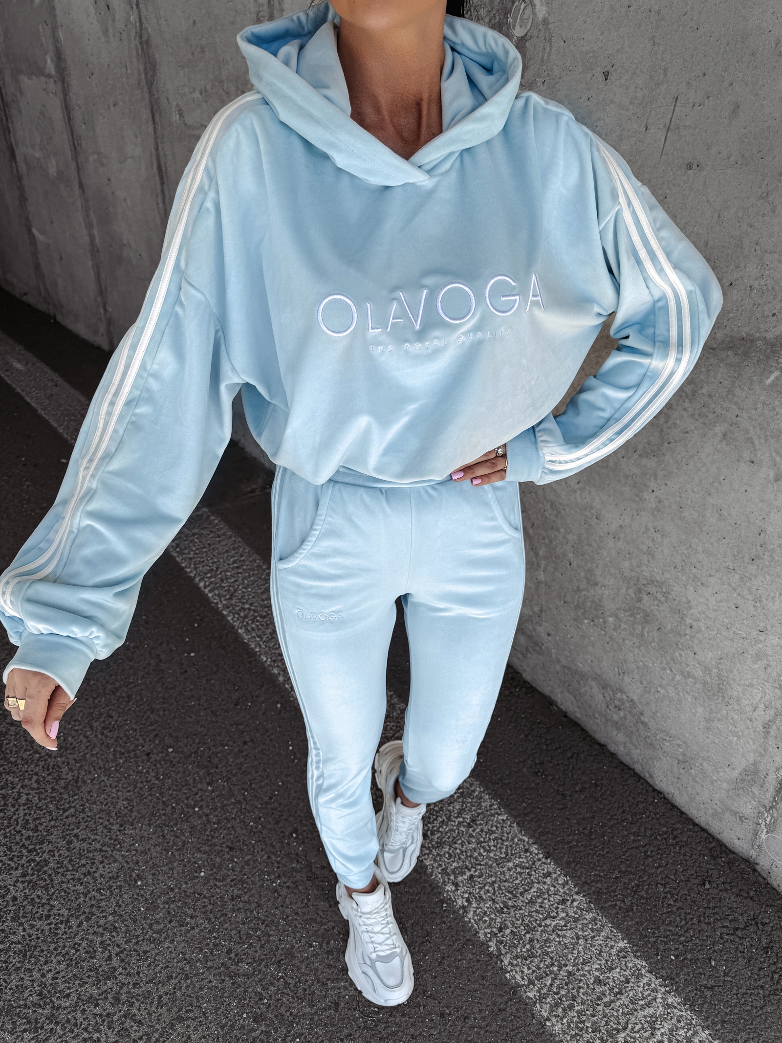 Dres damski welurowy HANDY OLAVOGA błękitny Dres damski welurowy HANDY OLAVOGA błękitny