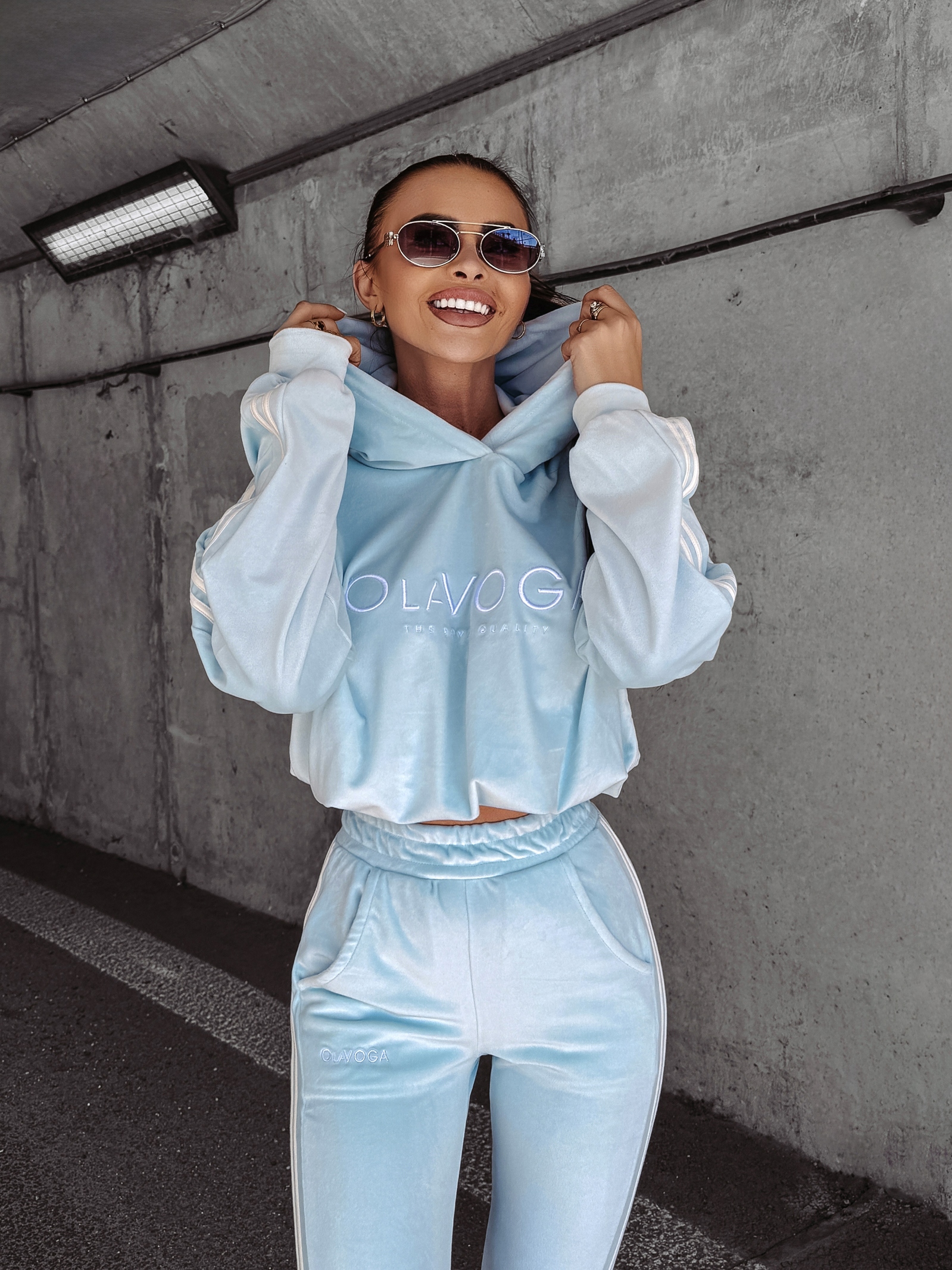 Dres damski welurowy HANDY OLAVOGA błękitny Dres damski welurowy HANDY OLAVOGA błękitny