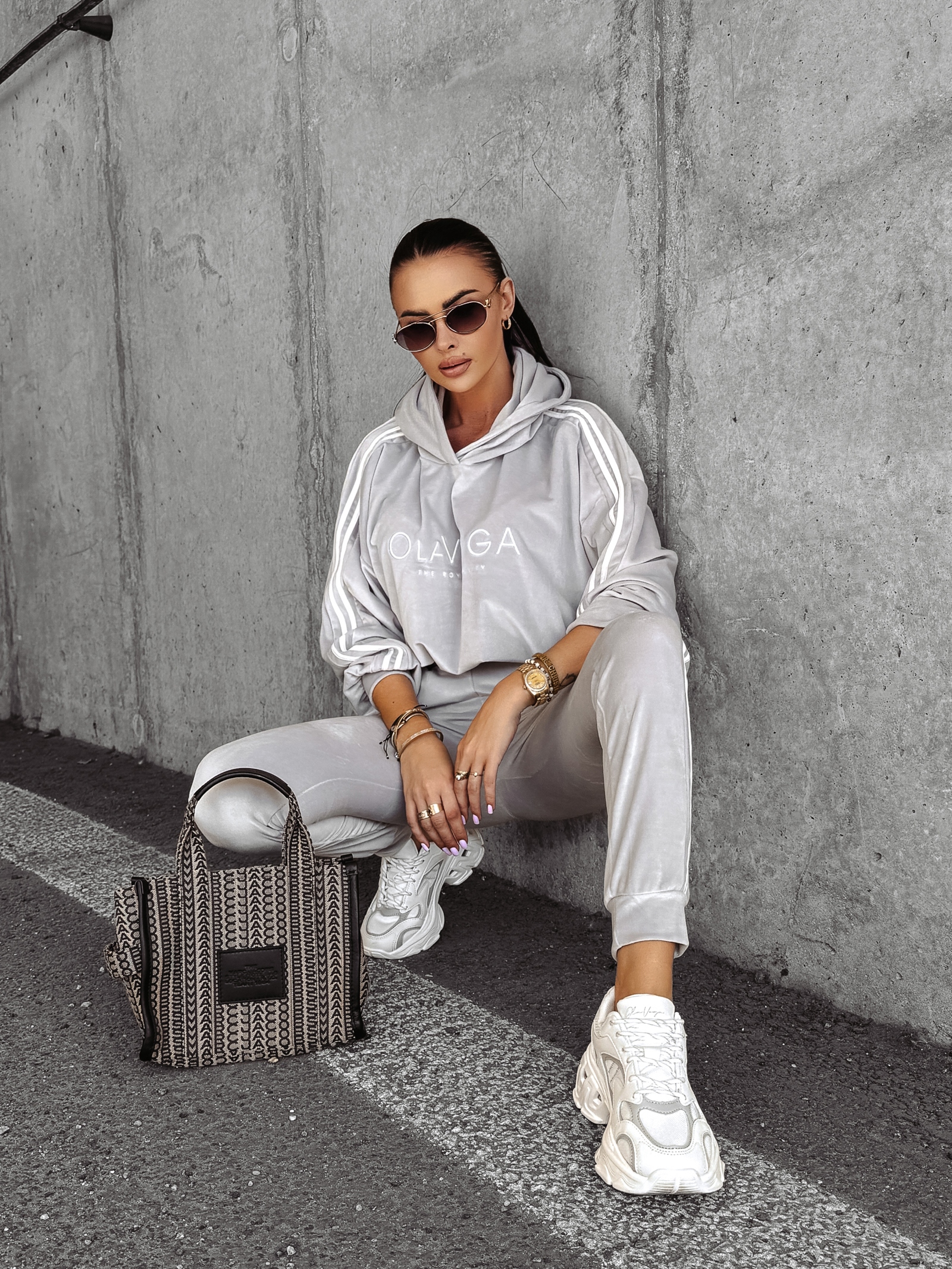 Dres damski welurowy HANDY OLAVOGA szary