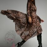 Sukienka szyfonowa NB Centavos w panterkę