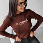 Sweter basic gładki KATE OLAVOGA czekoladowy