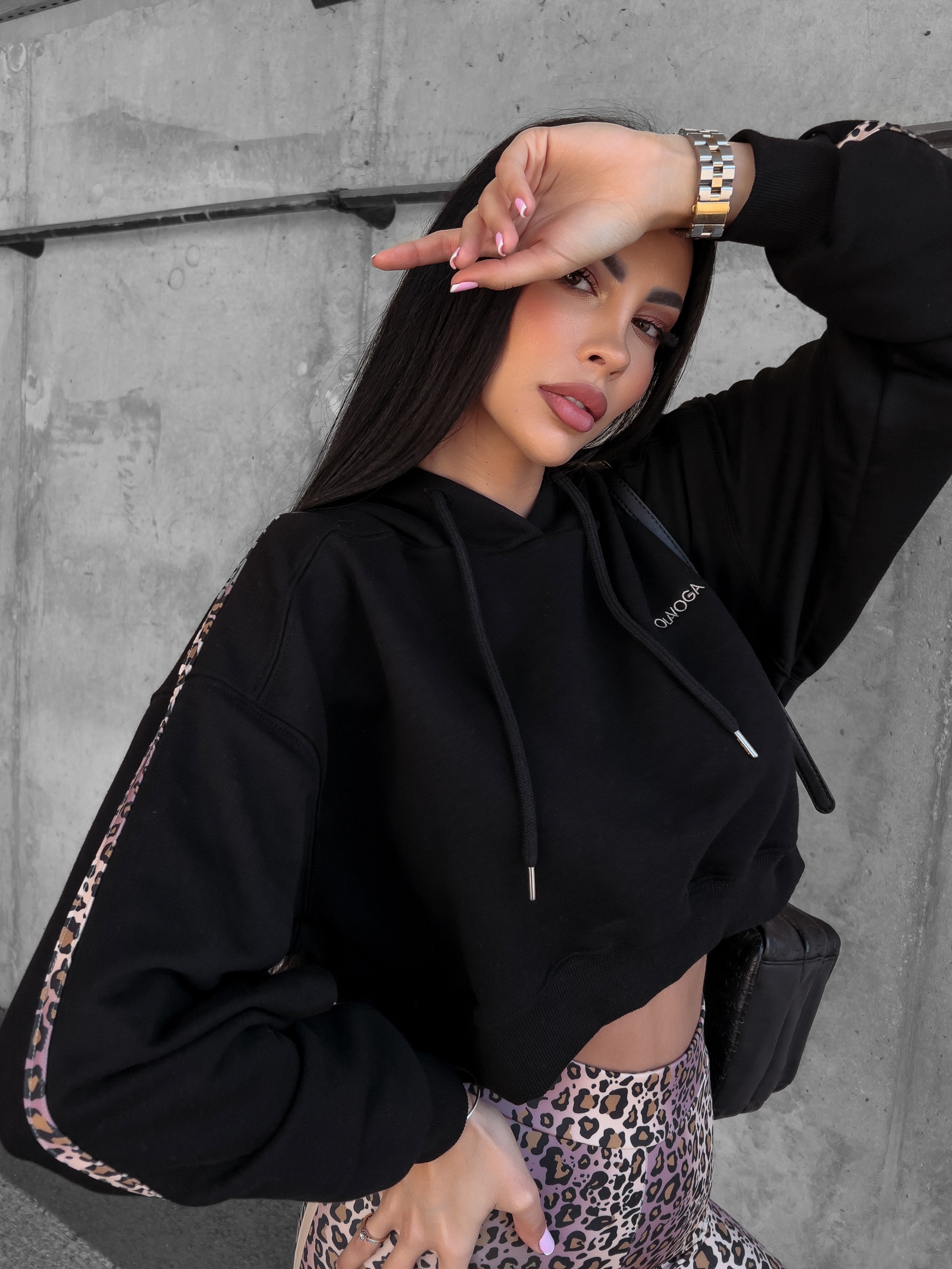 Bluza bawełniana z kapturem JULIE OLAVOGA czarna