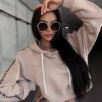 Bluza bawełniana z kapturem JULIE OLAVOGA beżowa