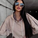 Bluza bawełniana z kapturem JULIE OLAVOGA beżowa