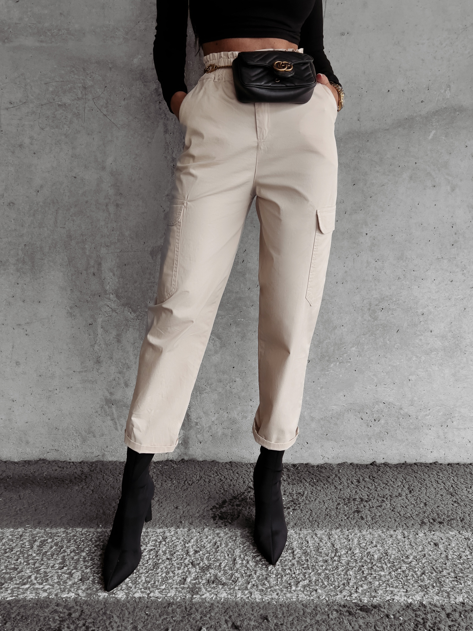 Spodnie cargo bawełniane ZELIA OLAVOGA beżowe Spodnie cargo bawełniane ZELIA OLAVOGA beżowe