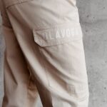 Spodnie cargo bawełniane ZELIA OLAVOGA beżowe