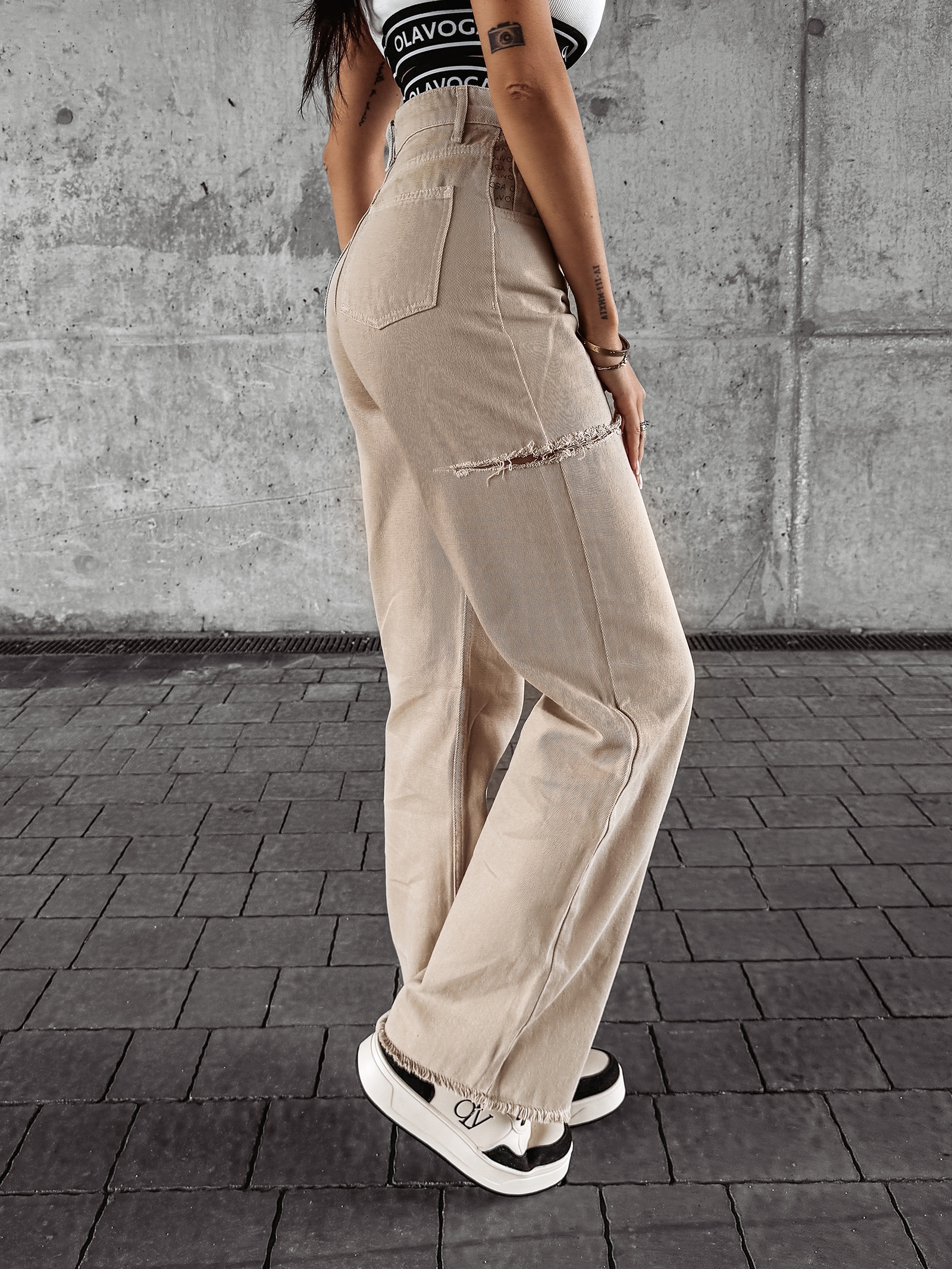 Spodnie jeansowe baggy fit DEIVEN OLAVOGA beżowe Spodnie jeansowe baggy fit DEIVEN OLAVOGA beżowe