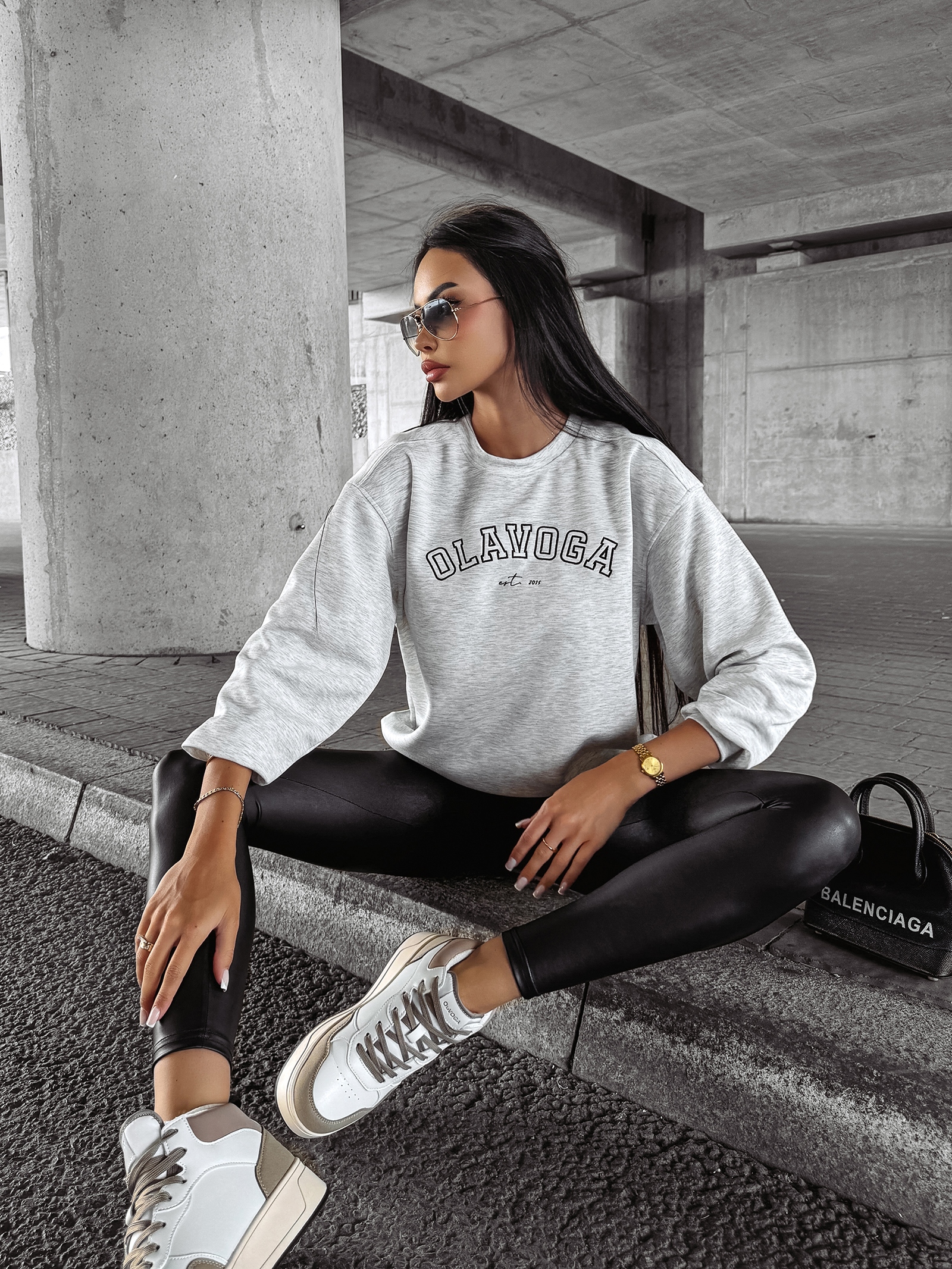 Bluza crewneck prosta FINESSE OLAVOGA szara