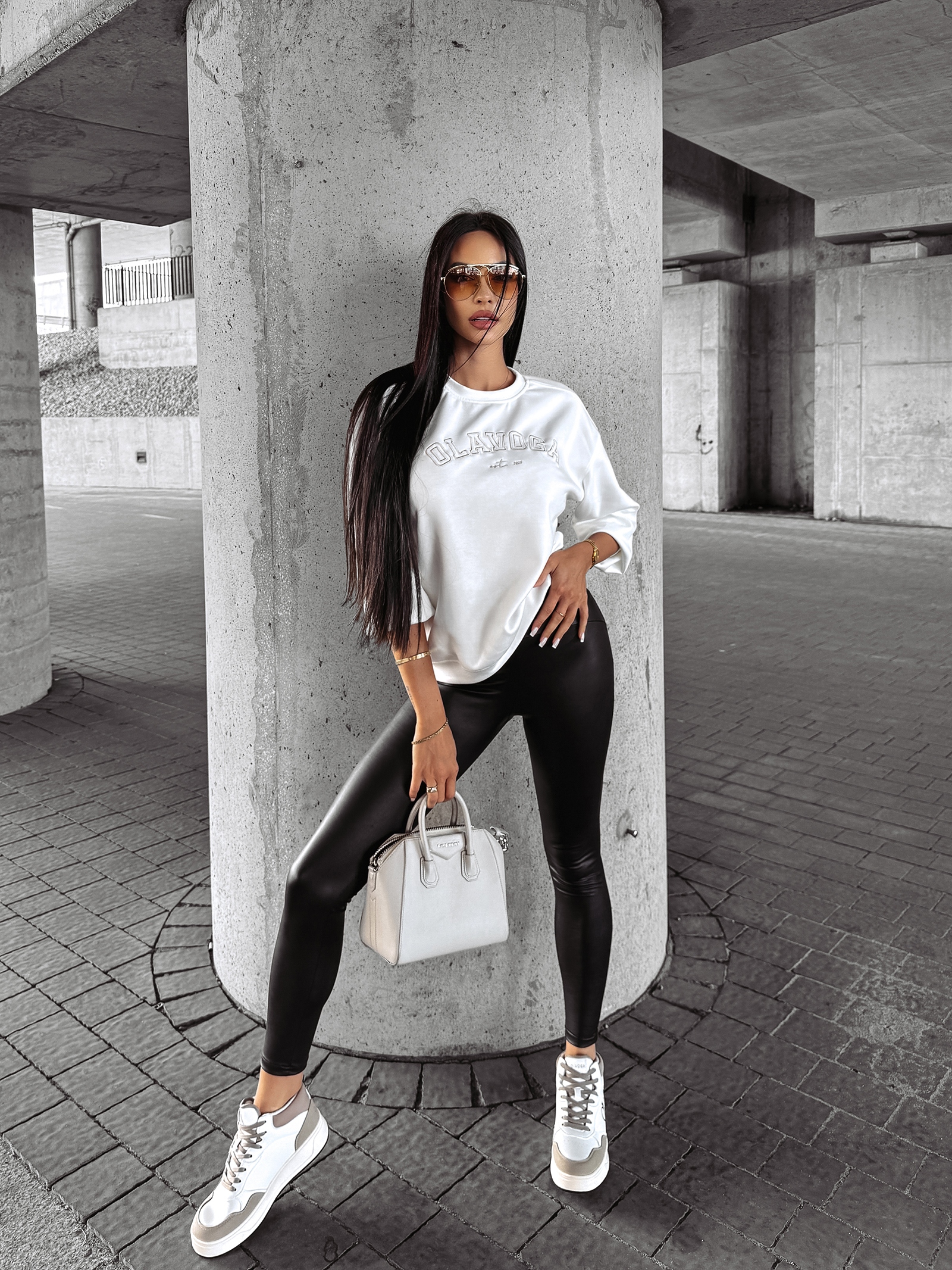 Bluza crewneck prosta FINESSE OLAVOGA ecru