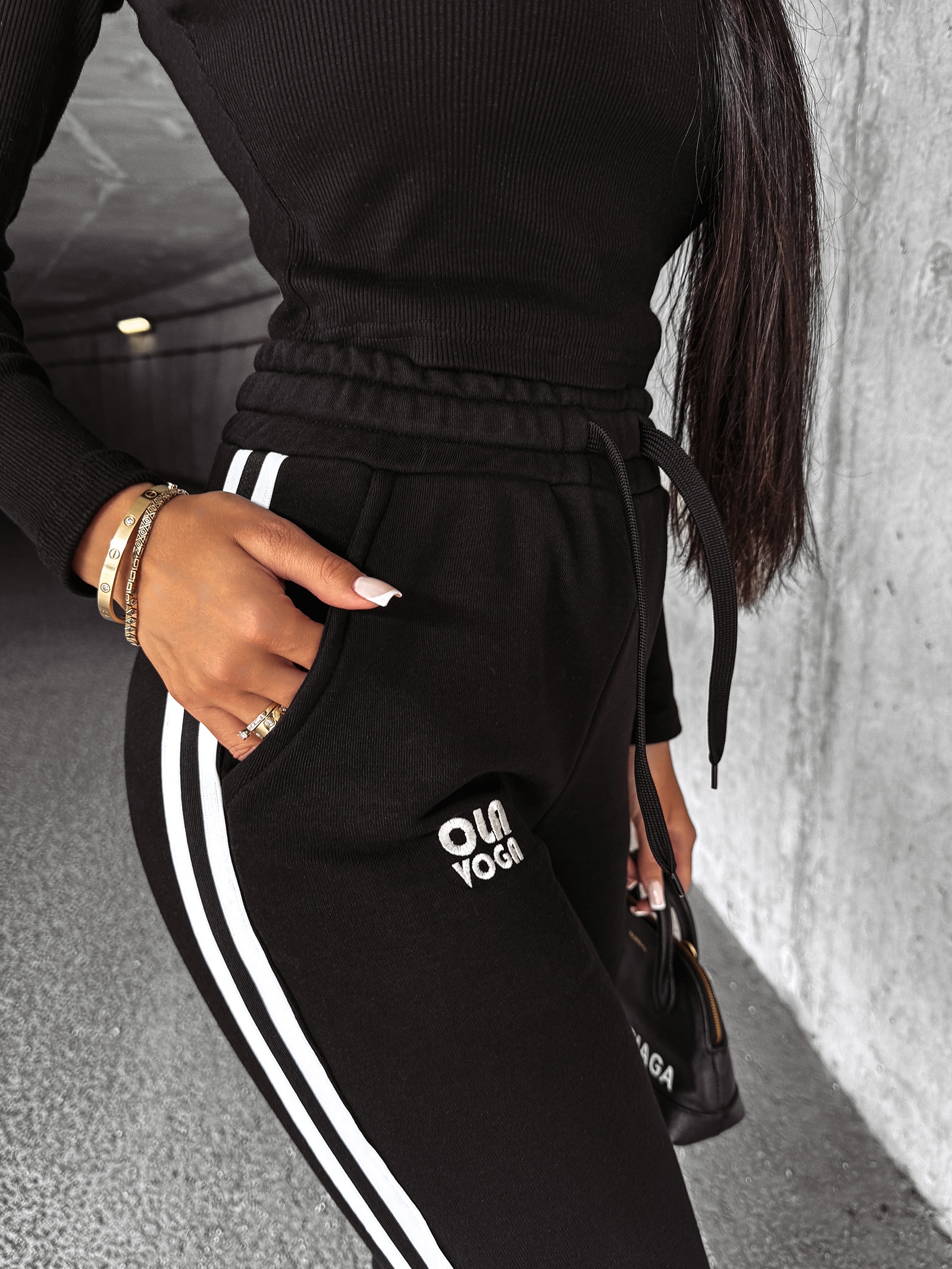 Spodnie regulowane HAVEN OLAVOGA czarne