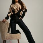 Sweterek w panterkę Detes czarny