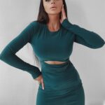 Sukienka z wycięciem MADELINE OLAVOGA butelkowa zieleń