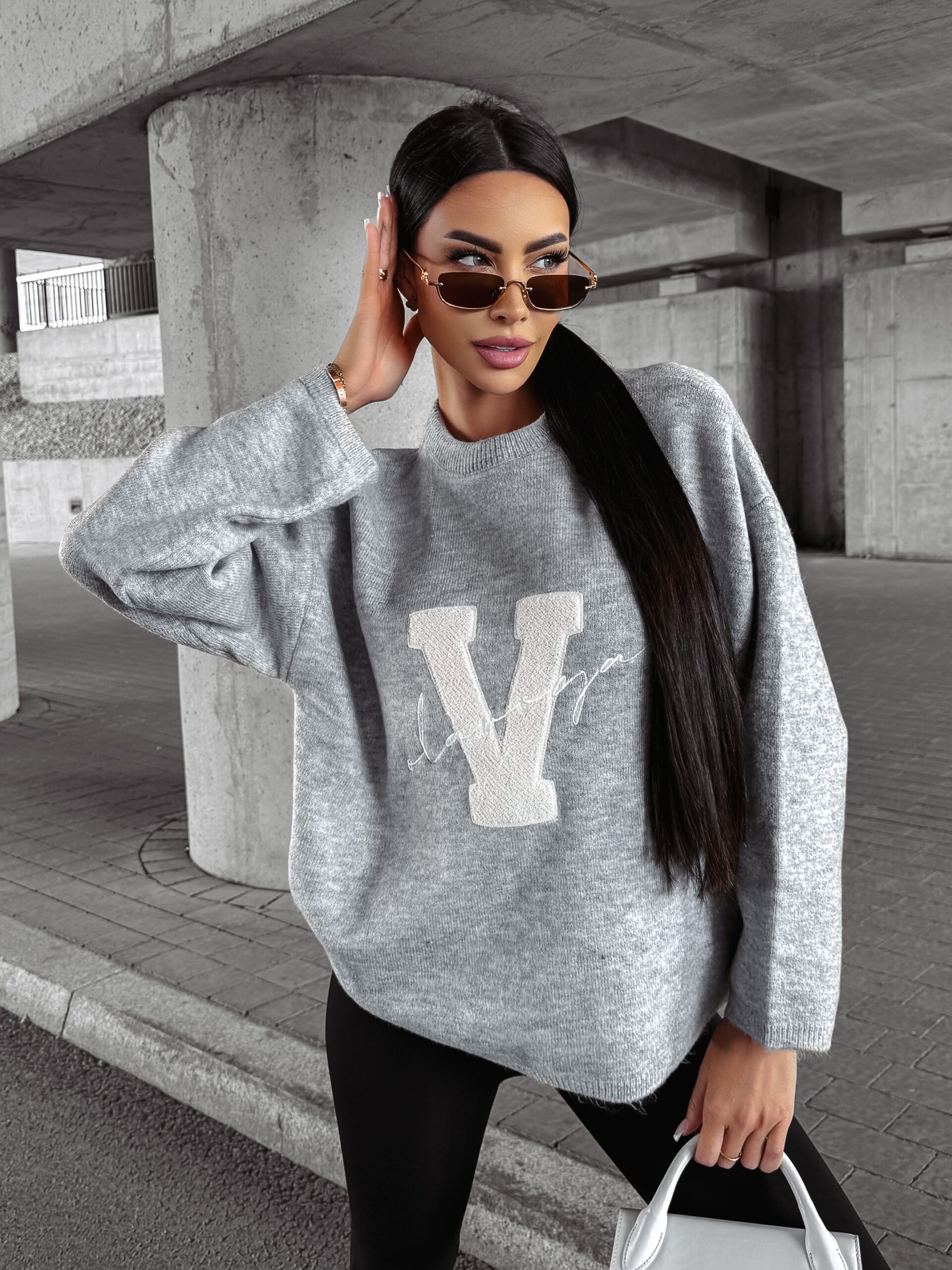 Sweter klasyczny VICI OLAVOGA szary