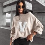 Sweter klasyczny VICI OLAVOGA beżowy