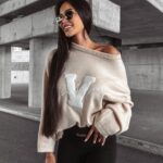 Sweter klasyczny VICI OLAVOGA beżowy