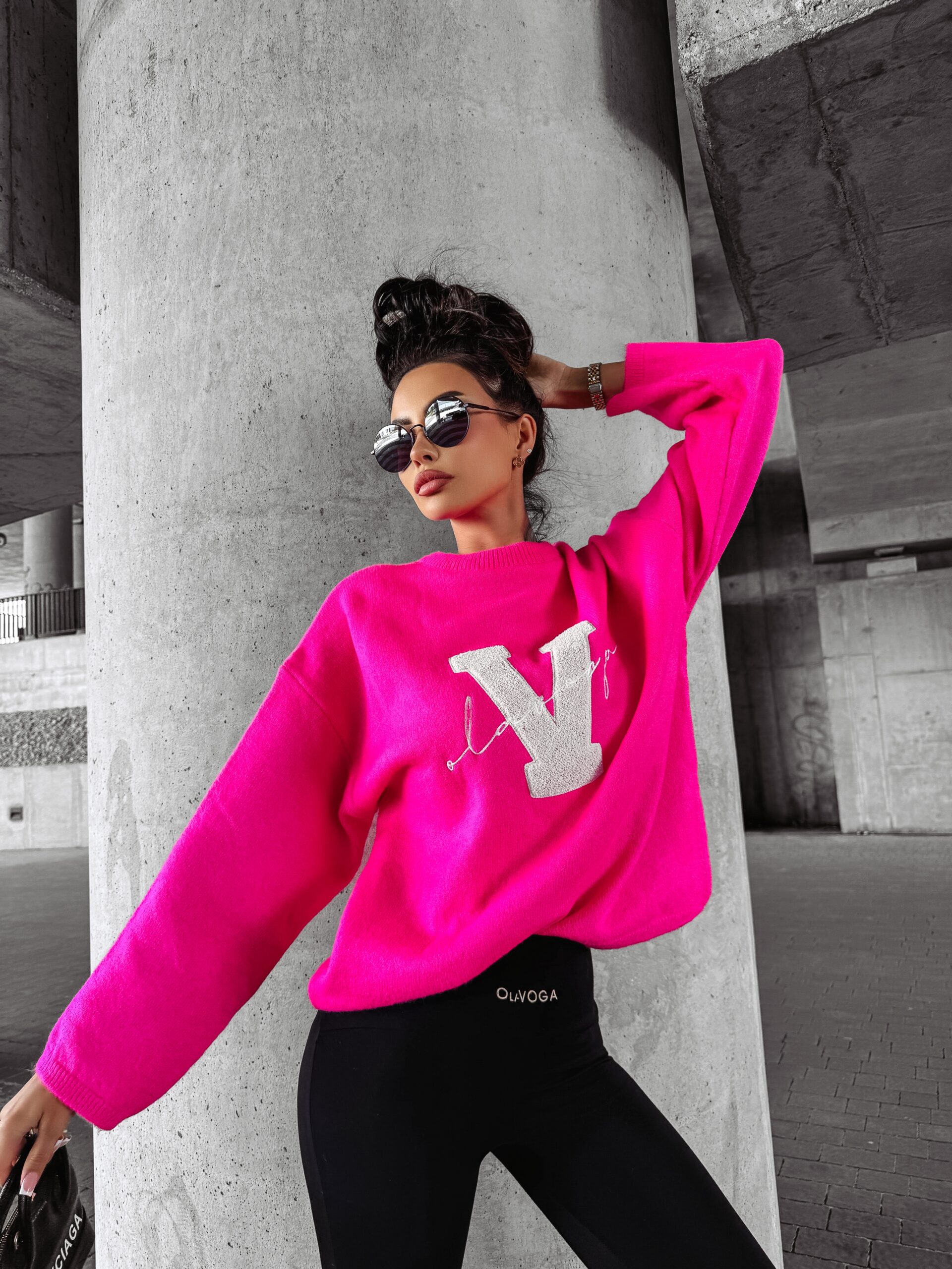 Sweter klasyczny VICI OLAVOGA różowy