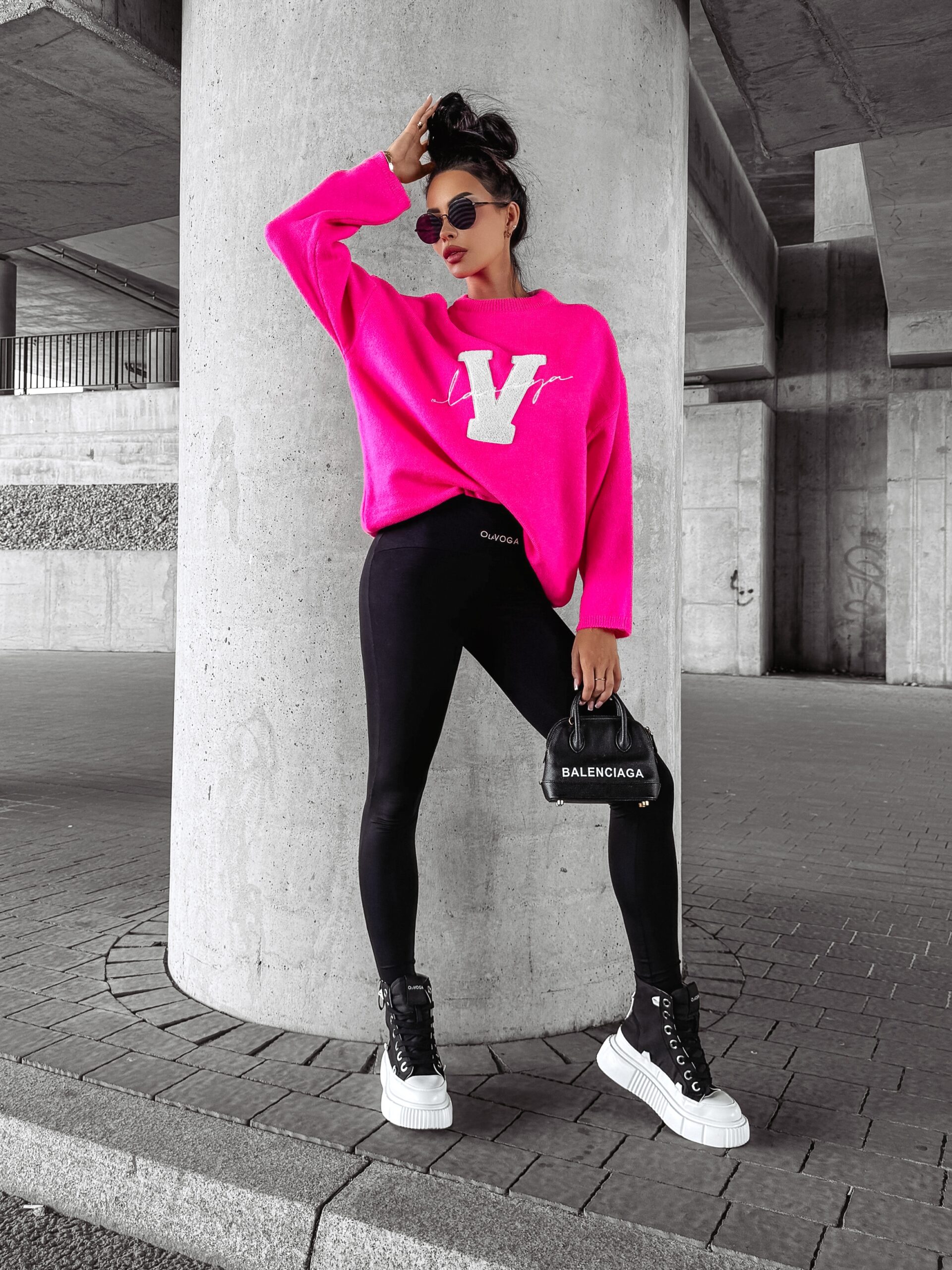 Sweter klasyczny VICI OLAVOGA różowy