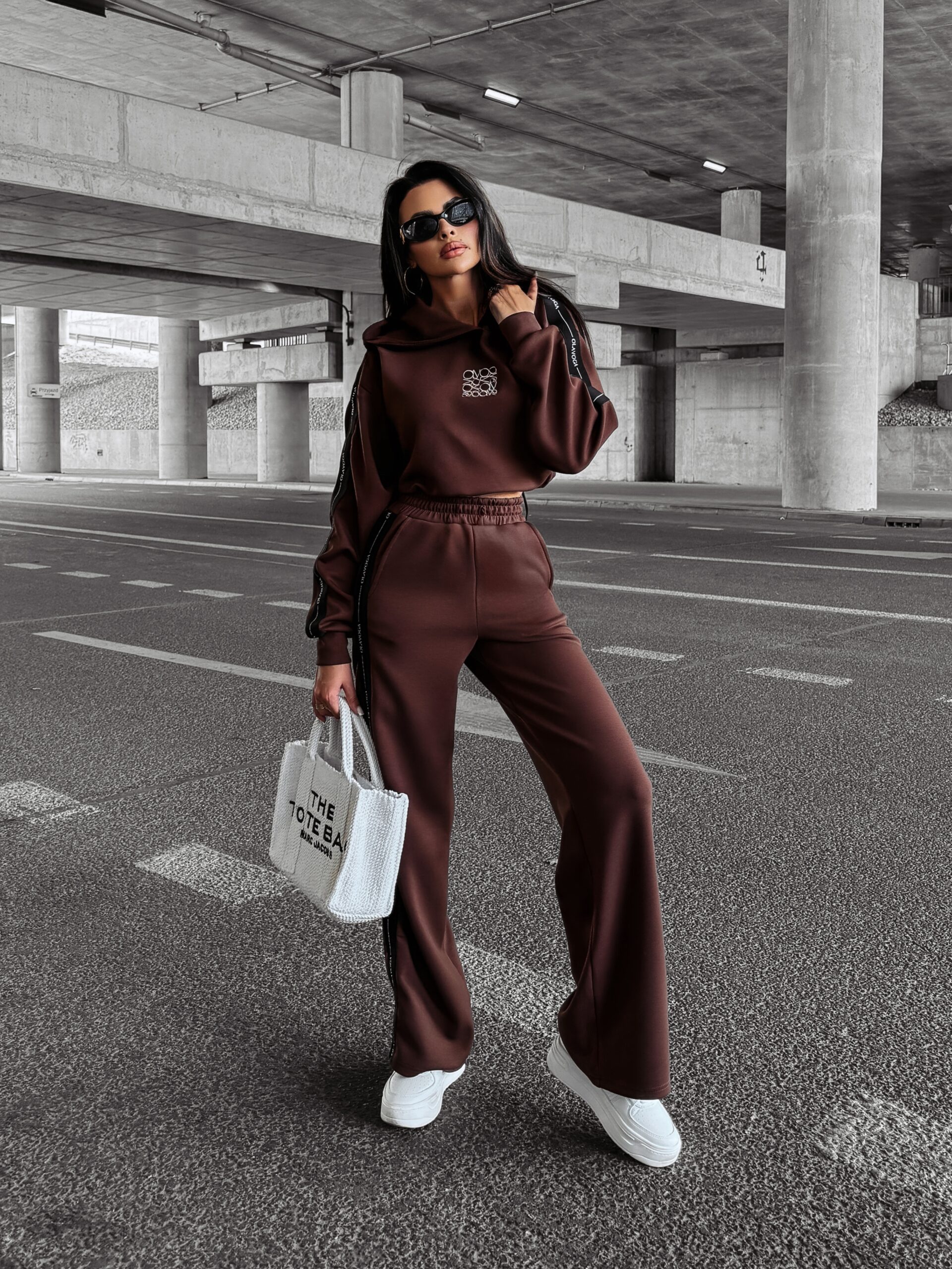 Dres damski z lampasem SHUMM OLAVOGA brązowy