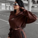 Dres damski z lampasem SHUMM OLAVOGA brązowy